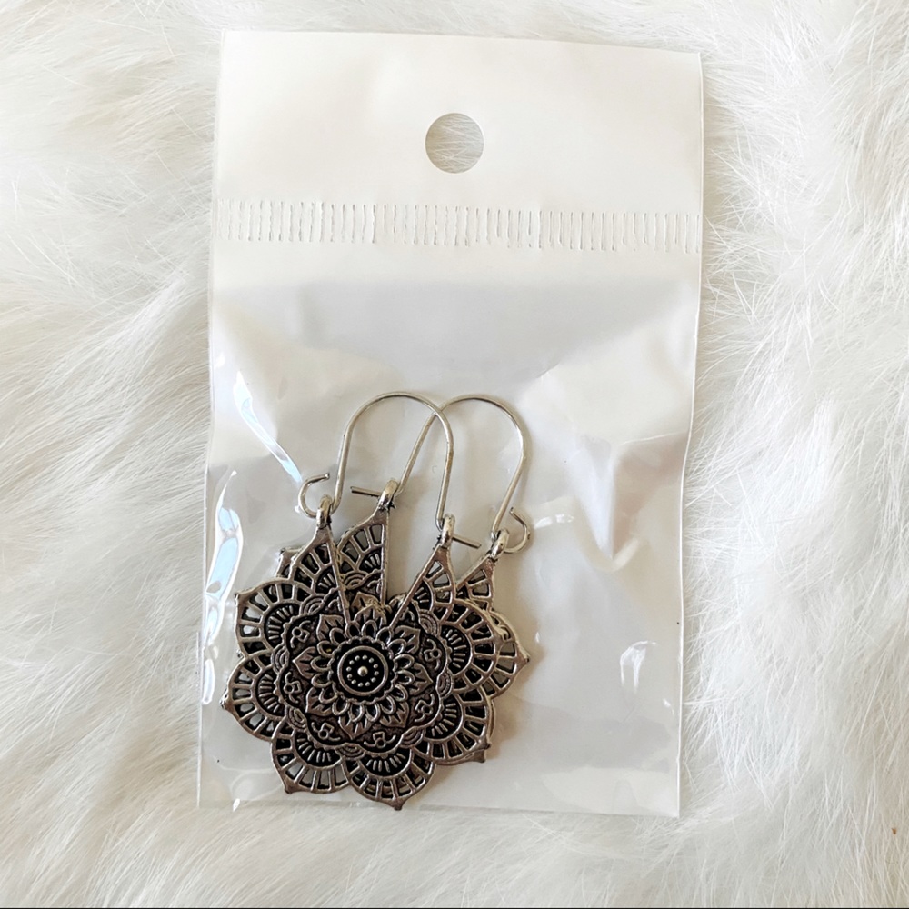 Iris Earrings in Silver